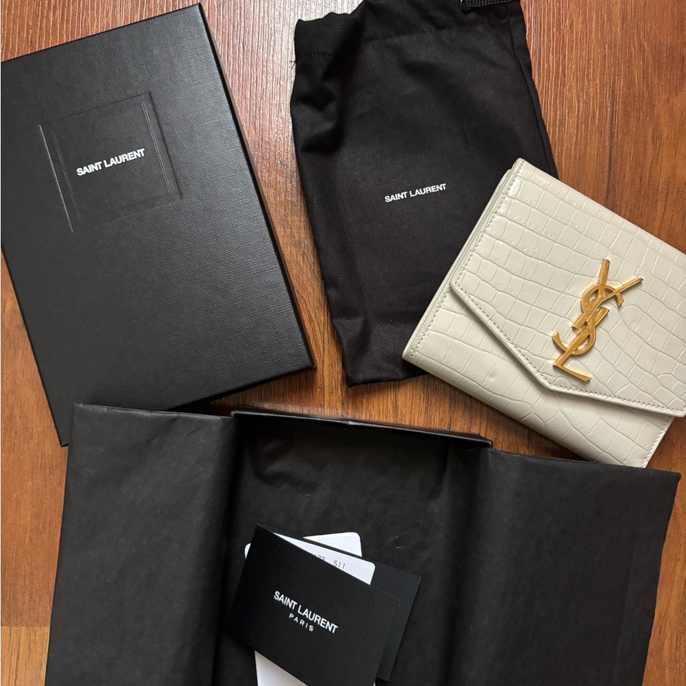 Ysl crocodile wallet🤍💛